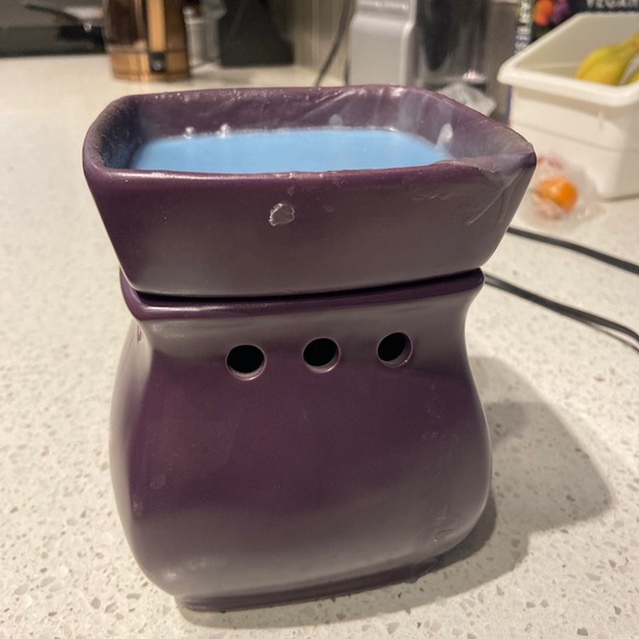 Purple Classic Curve Scentsy Warmer - Picture 3 of 3